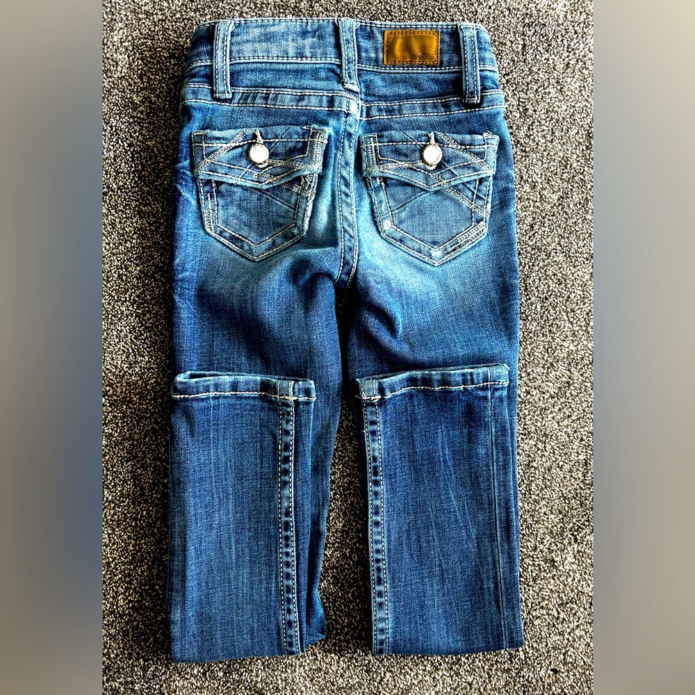 Daytrip Kids Blue Denim Jeans with Pocket Details/ DIAMOMDS —-Size 5 Reg.